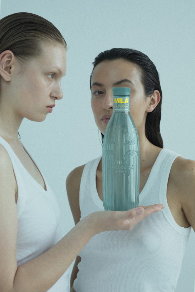 kobiety z butelką Mila Muszyna